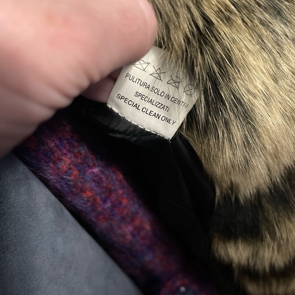 Leather coat trimmed in fox fur - Picture 11 of 12